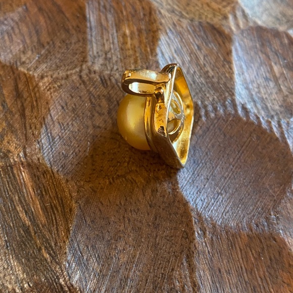 South Sea Goldenpearls - Picture 2 of 2